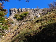 27 Dopo breve salita ecco la rocciosa sagoma del Corno Zuccone